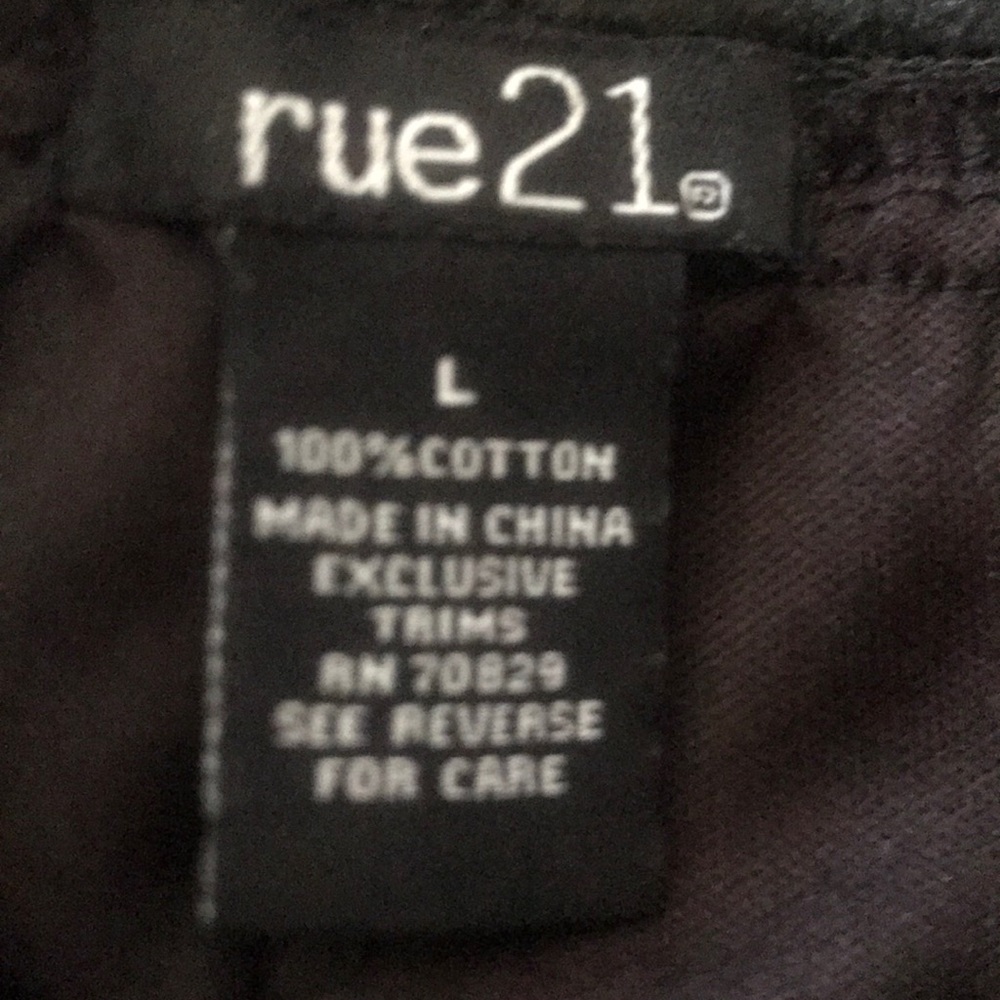 Shorts - Picture 3 of 6